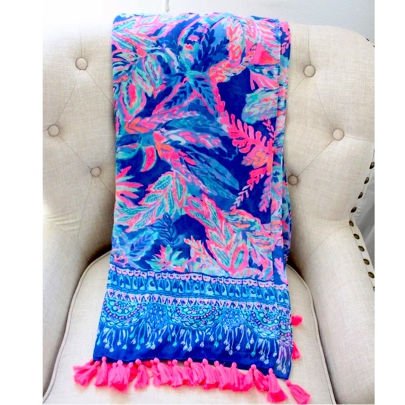 RARE LILLY PULITZER RESORT
SCARF WRAP LILLIAN
OVERSIZED BLANKET
ENGINEERED WRAP - Picture 2 of 5
